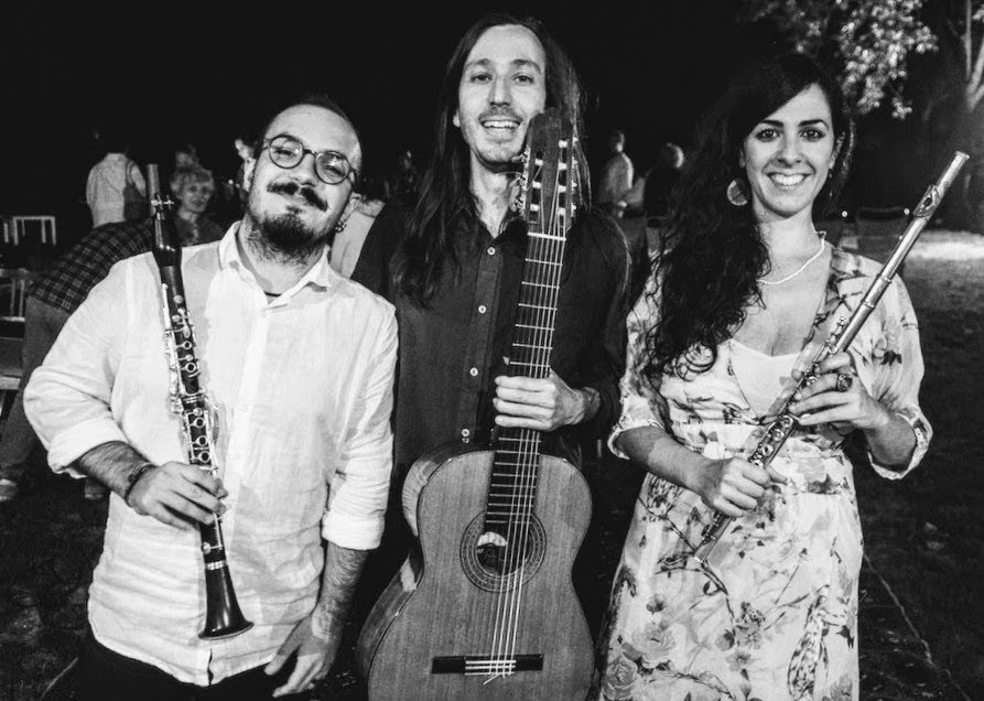 Ruviaro Choro Trio live: Marco Ruviaro (chitarra 7 corde); Ciccio Giacalone (clarinetto); Barbara Piperno (flauto traverso)